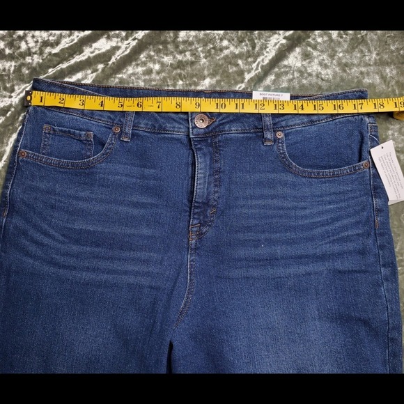 Style & Co. Boot Leg Distressed Jeans - Picture 4 of 7